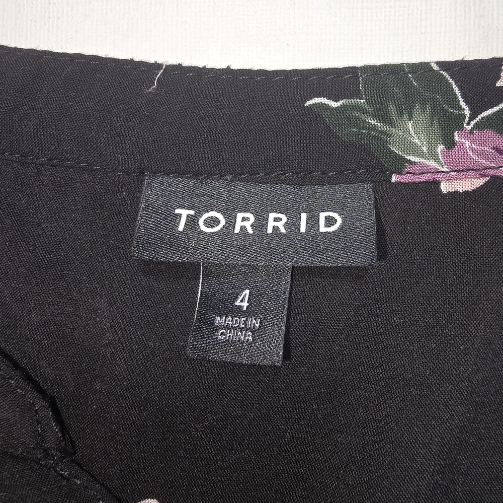 TORRID Harper Challis Button-Front 3/4 Sleeve Floral Blouse. Torrid Size 4 - Picture 7 of 12